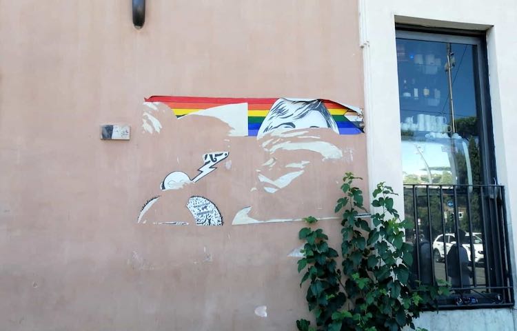 Murale Carrà distrutto
