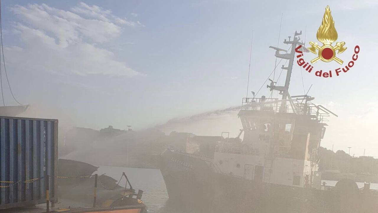 Esplode container su rimorchiatore a Crotone.