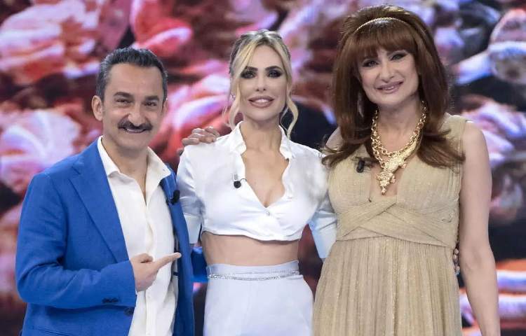 Ilary Blasi con Favino e Luxuria