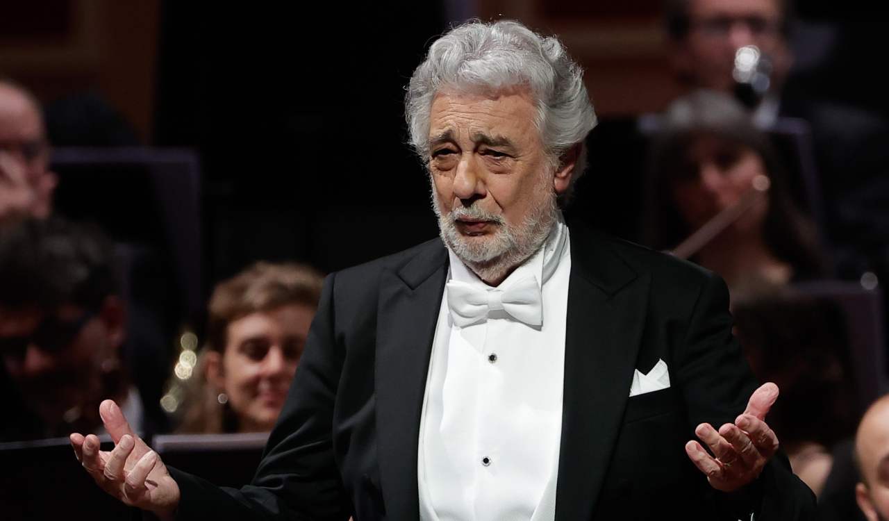 Placido Domingo, “una serata umiliante”: l’orchestra non si alza in piedi per gli applausi