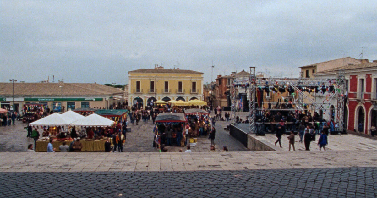 Foggia, mostra fotografica 'Io e Te' dal 27 agosto al Palazzetto